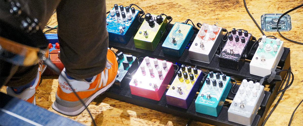 the main differences between guitar and bass pedals